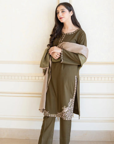 3-Piece Stitched Dhanak Suit with Embroidered Detailing Ready to Wear With Machine Embroidery