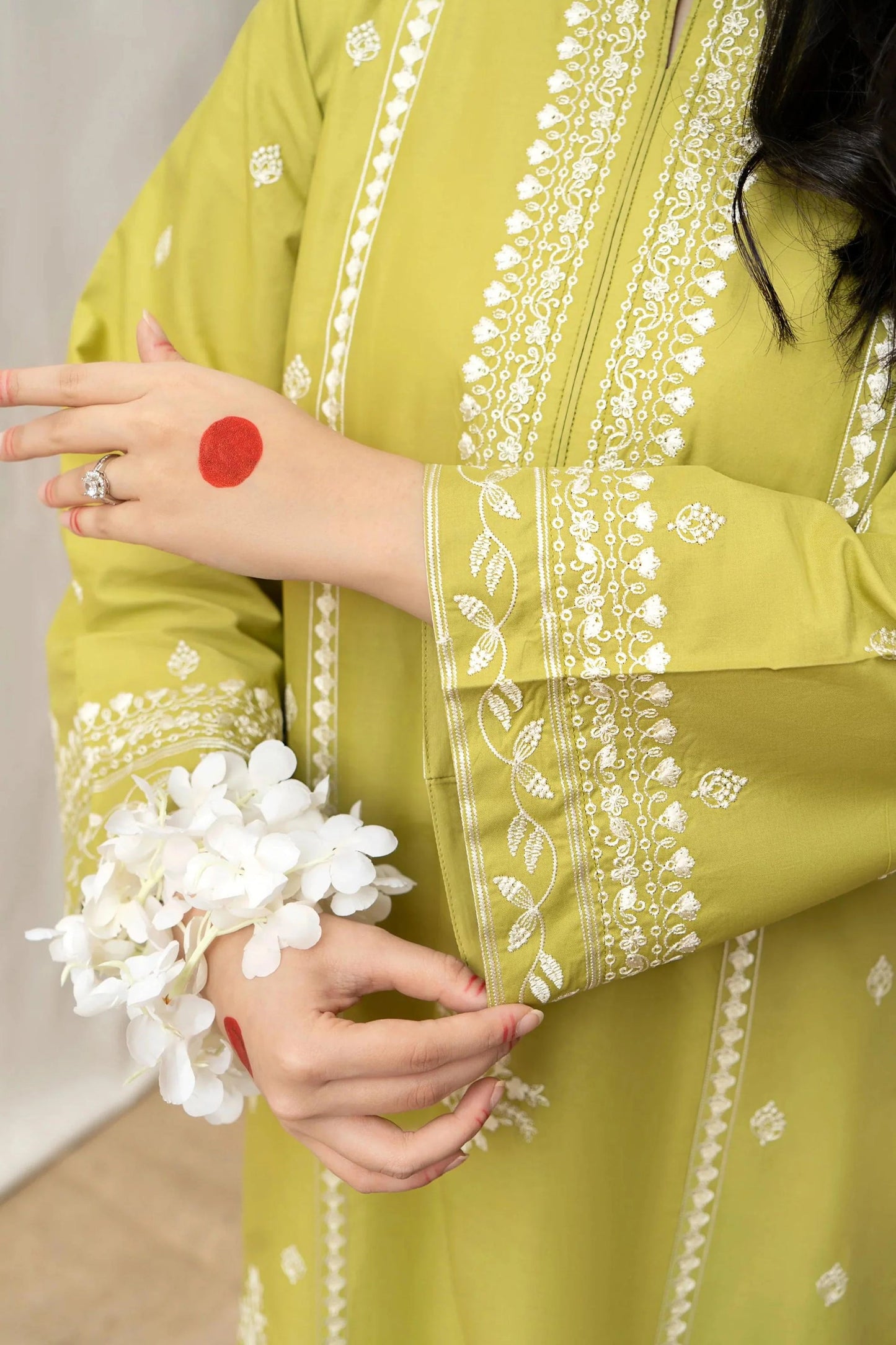 3PC Embroidered Dhanak Suit with Manaar Printed Dupatta & Embroidered Trousers Ready to Wear With Machine Embroidery